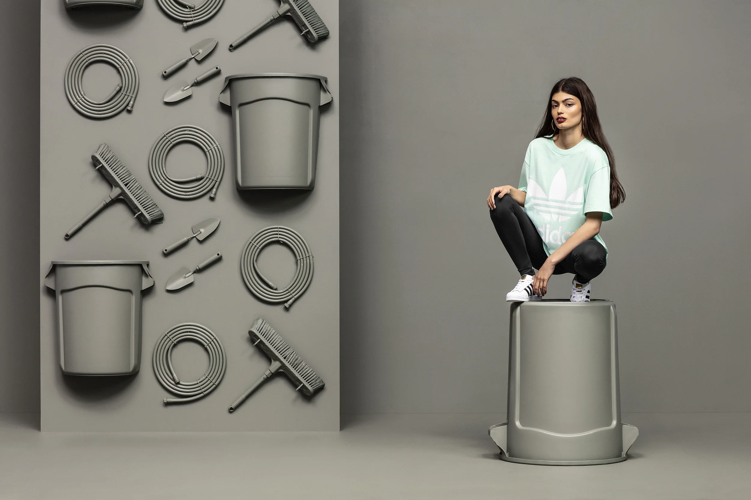FW18_ADICOLOR_DTC_FEMALE_GREEN_2_6119_2500.jpg