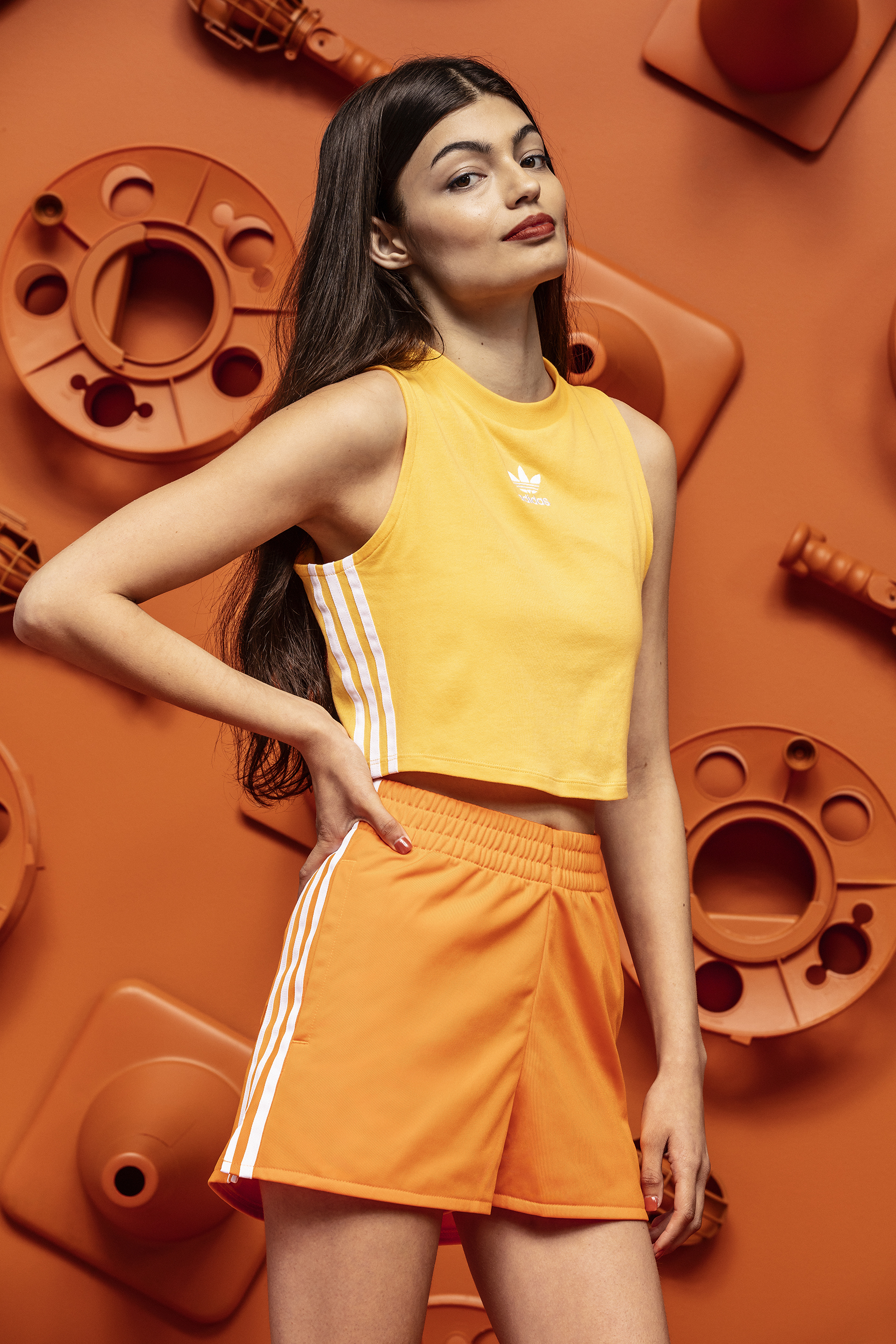 FW18_ADICOLOR_DTC_FEMALE_ORANGE_1_5113_2500.jpg