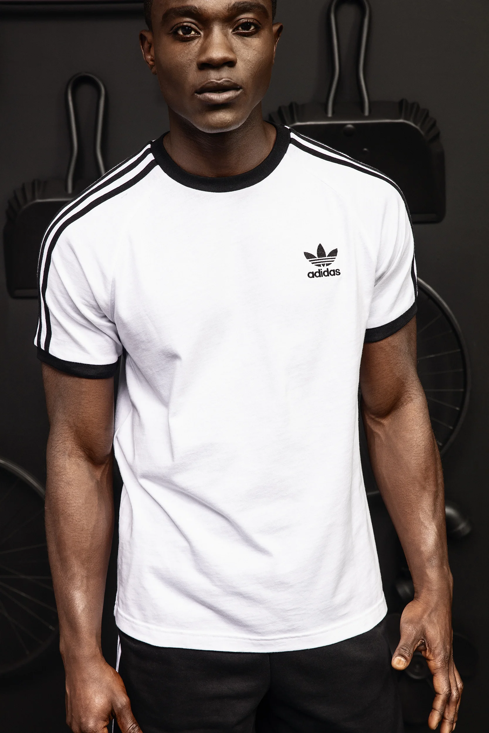 FW18_ADICOLOR_DTC_MALE_BLACK_2_2510_2500.jpg