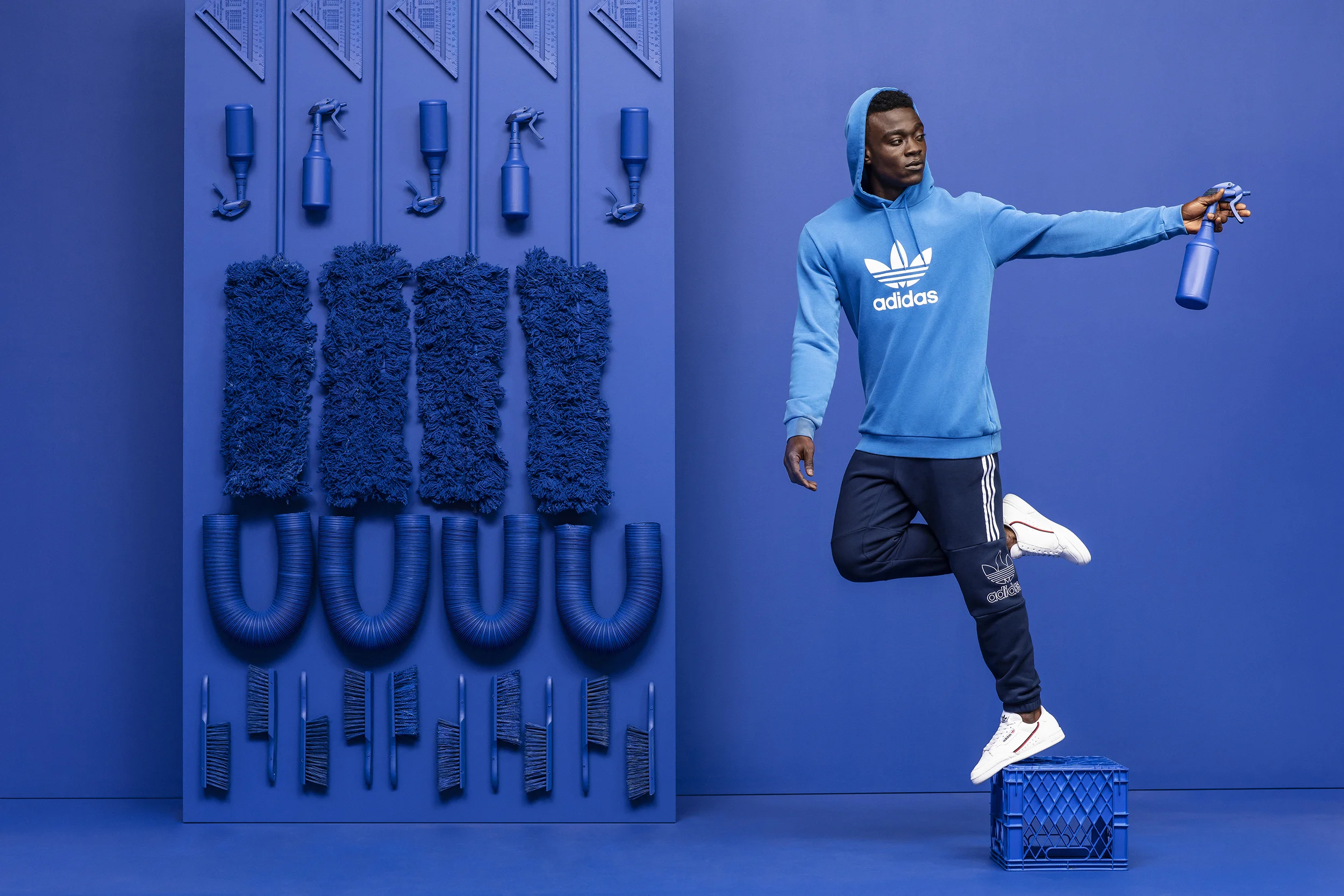 FW18_ADICOLOR_DTC_MALE_BLUE_1_3420_2500.jpg