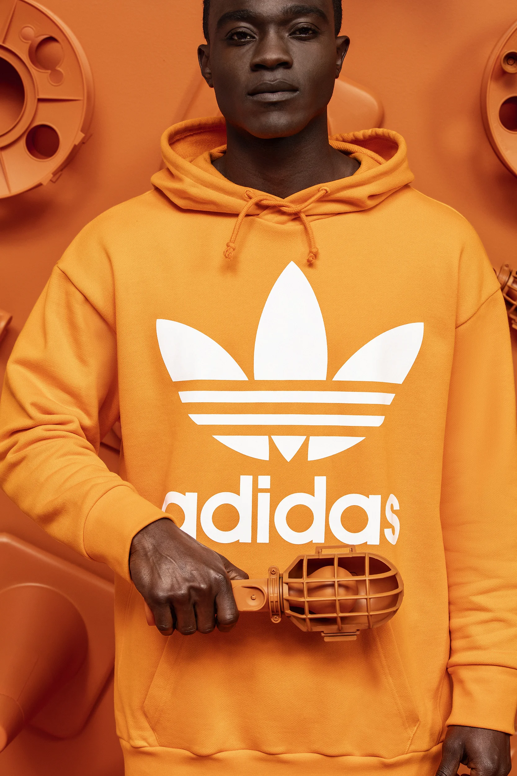 FW18_ADICOLOR_DTC_MALE_ORANGE_1_4584_2500.jpg