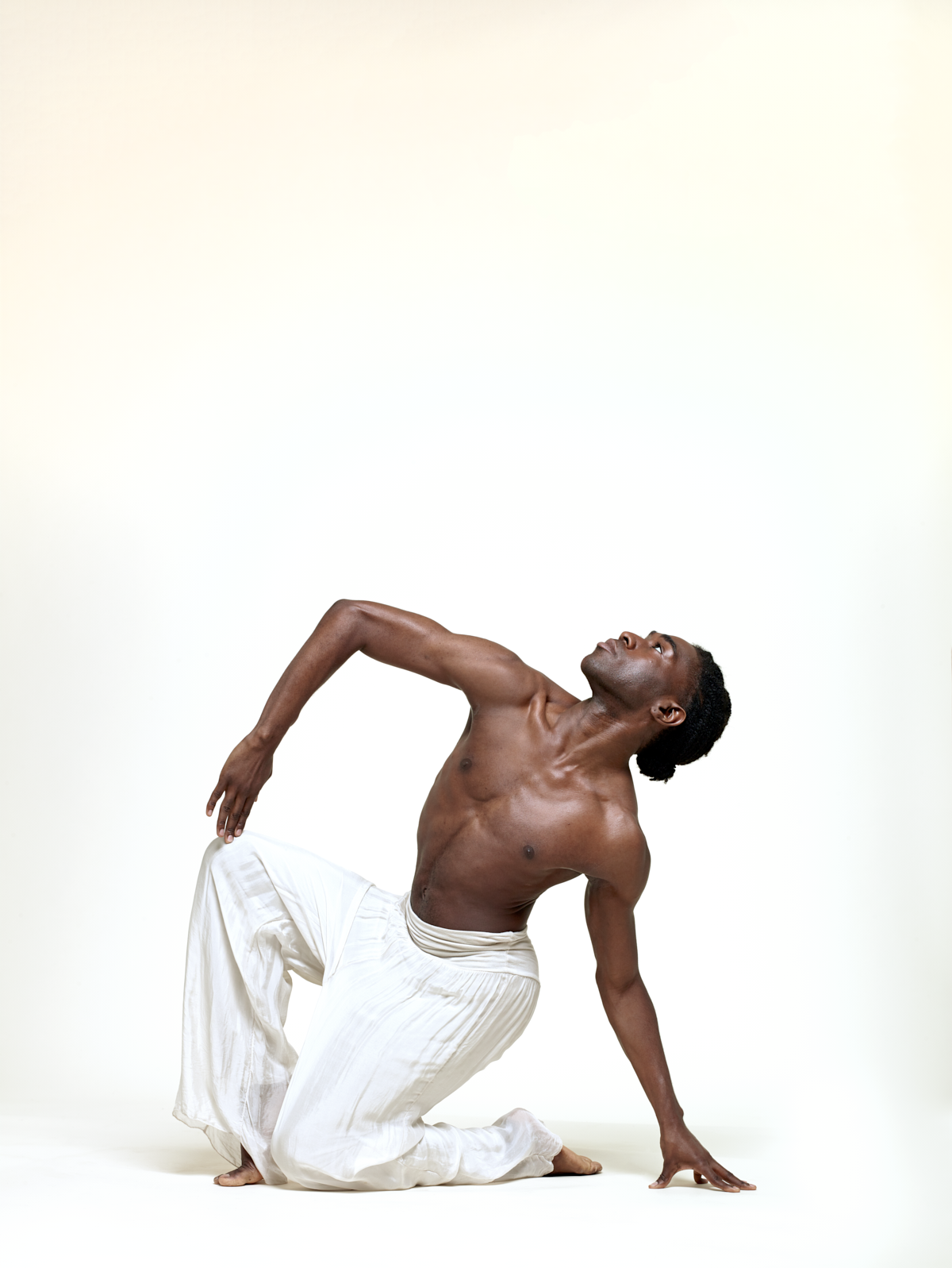 03RRJ-CHALVAR-WHITE-KNEEL.png