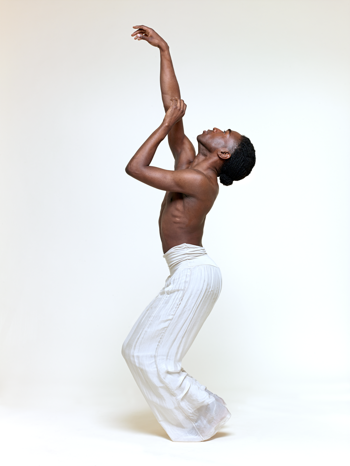 03RL-CHALVAR-WHITE-REACH.png