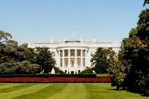 white-house-lawn-flickr-maia-c.jpeg