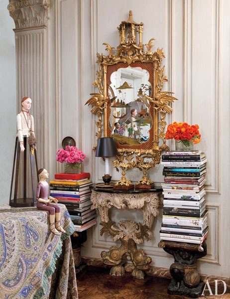 item3.rendition.slideshowWideVertical.iris-apfel-apartment-04-entry.jpeg