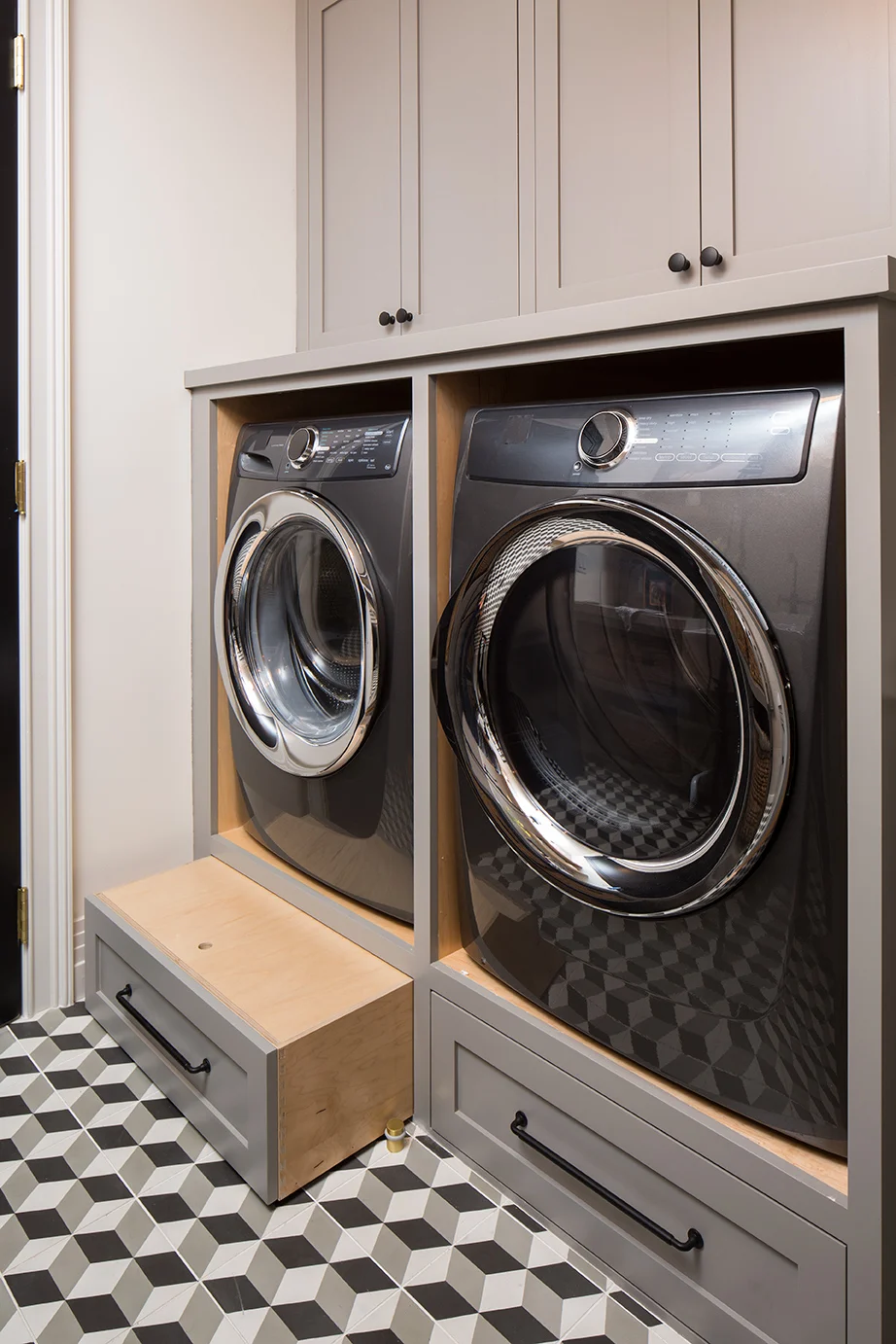 BreezeGiannasio_Irving_MeghanBobPhotography_LaundryRoomReverse_V1_WEB.jpg
