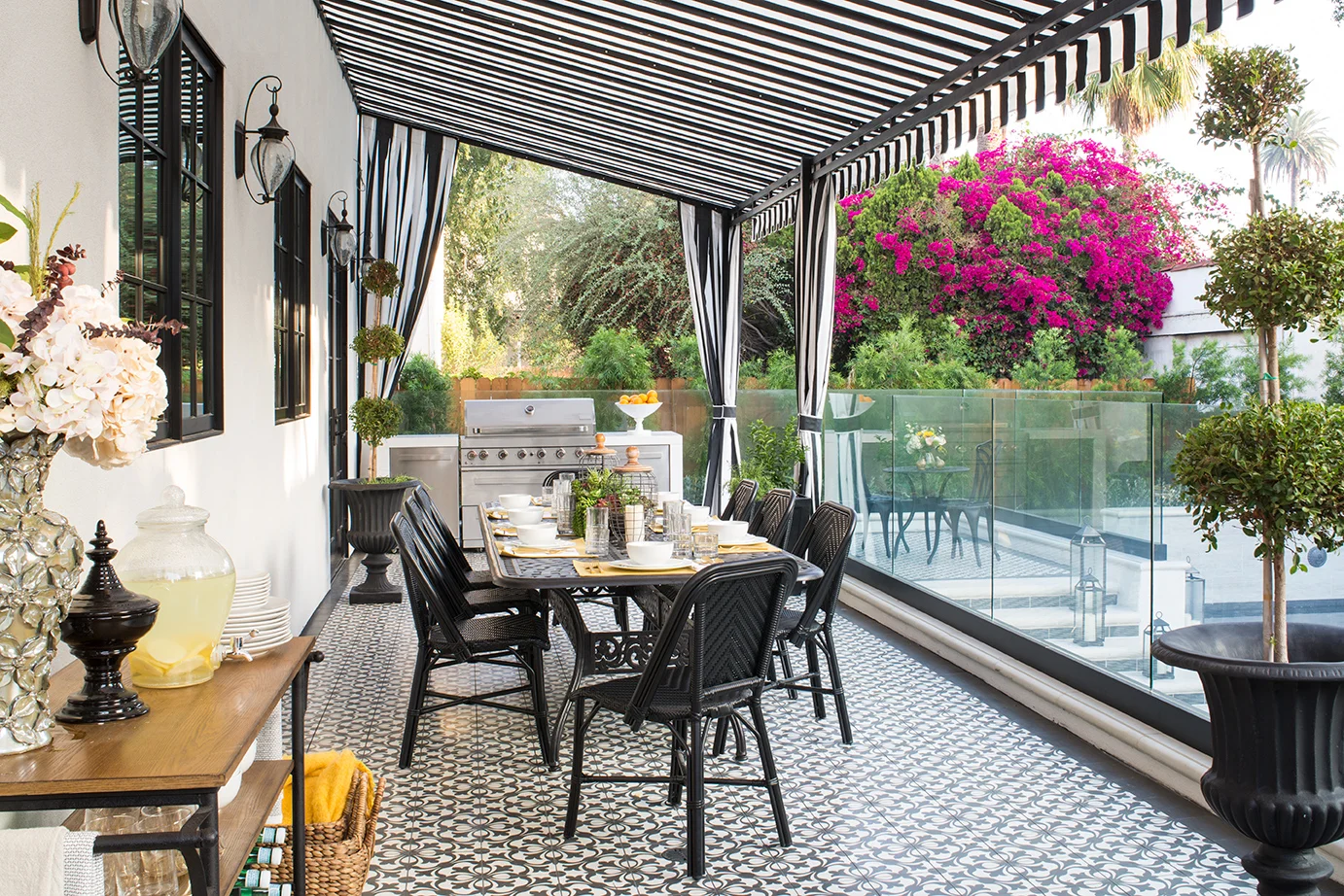 BreezeGiannasio_Irving_MeghanBobPhotography_PatioHorizontal_WEB.jpg