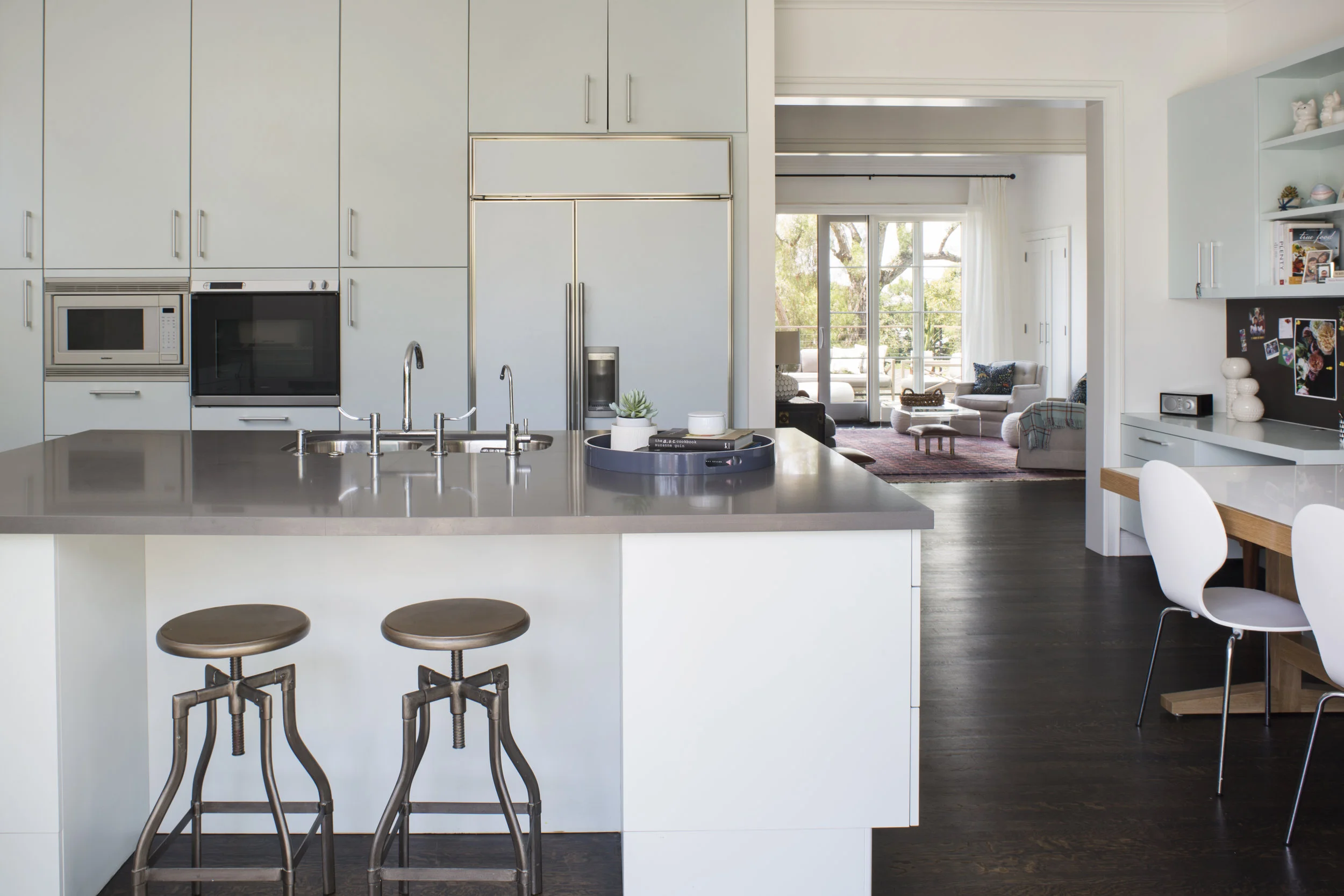 Breeze_SanDiego_KitchenToFamilyRoom_HR.jpg