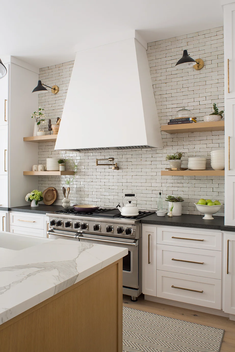 Breeze_Corinth_MeghanBobPhoto_KitchenStove_WEB.jpg