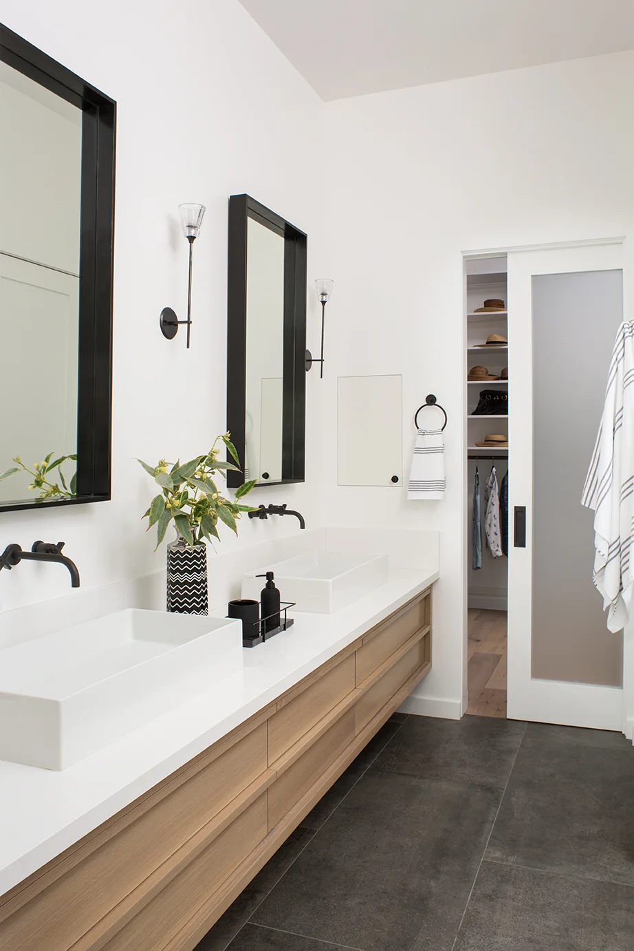 Breeze_Corinth_MeghanBobPhoto_MasterBath_B_WEB.jpg