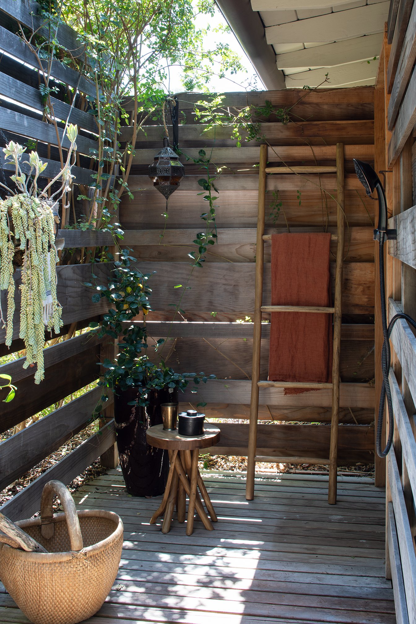 Breeze_Taos_MeghanBob_OutdoorShower_WEB.jpg