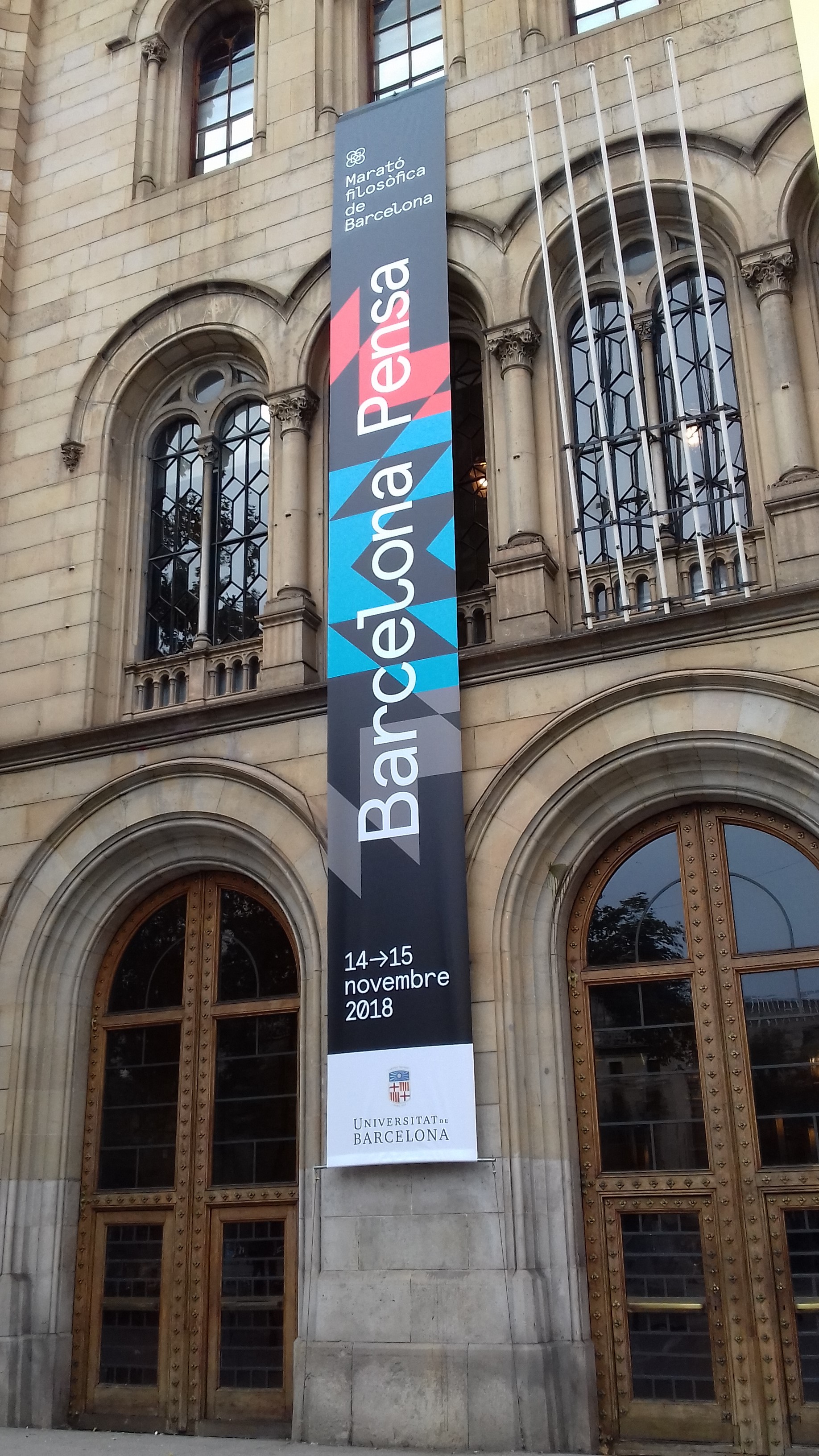 Barcelona pensa Lona façana 3.jpg