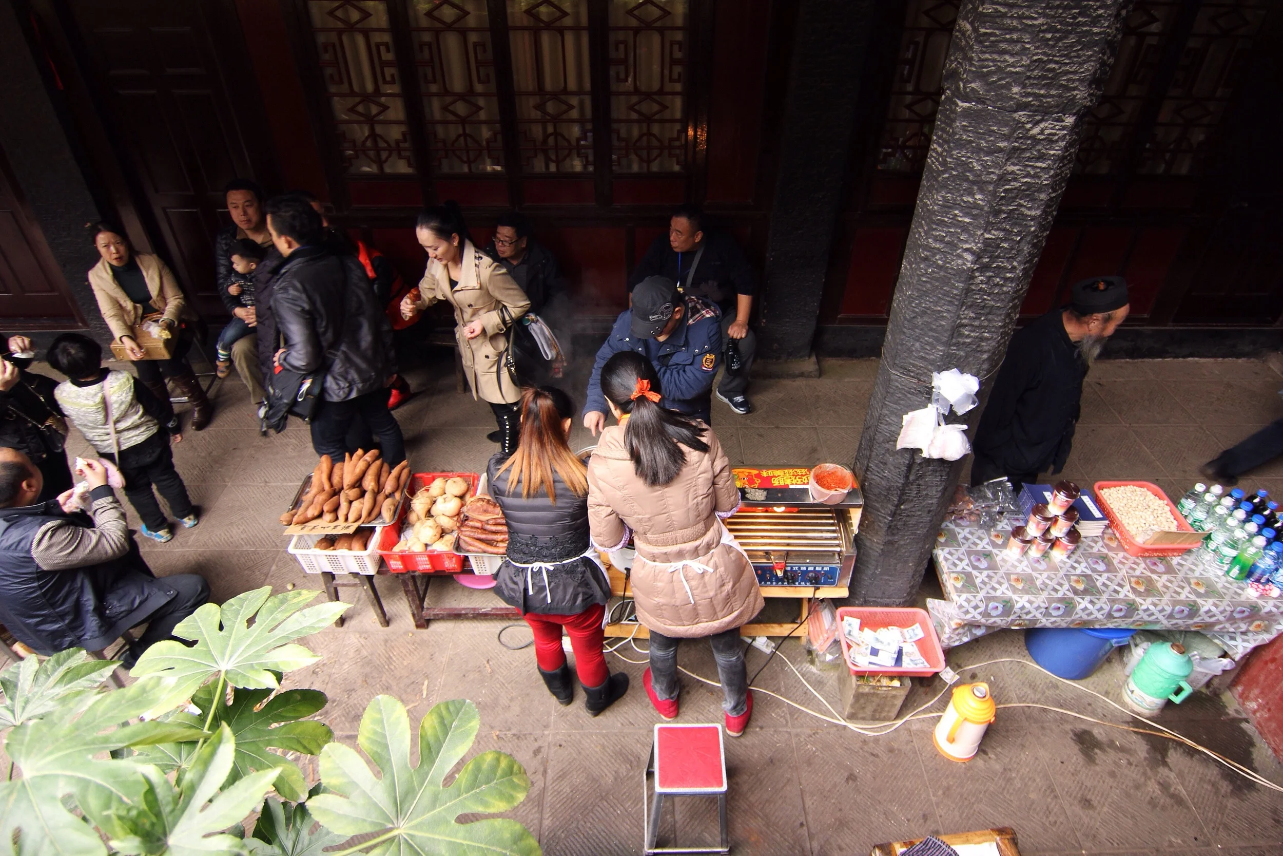 Vendors in the main palace.