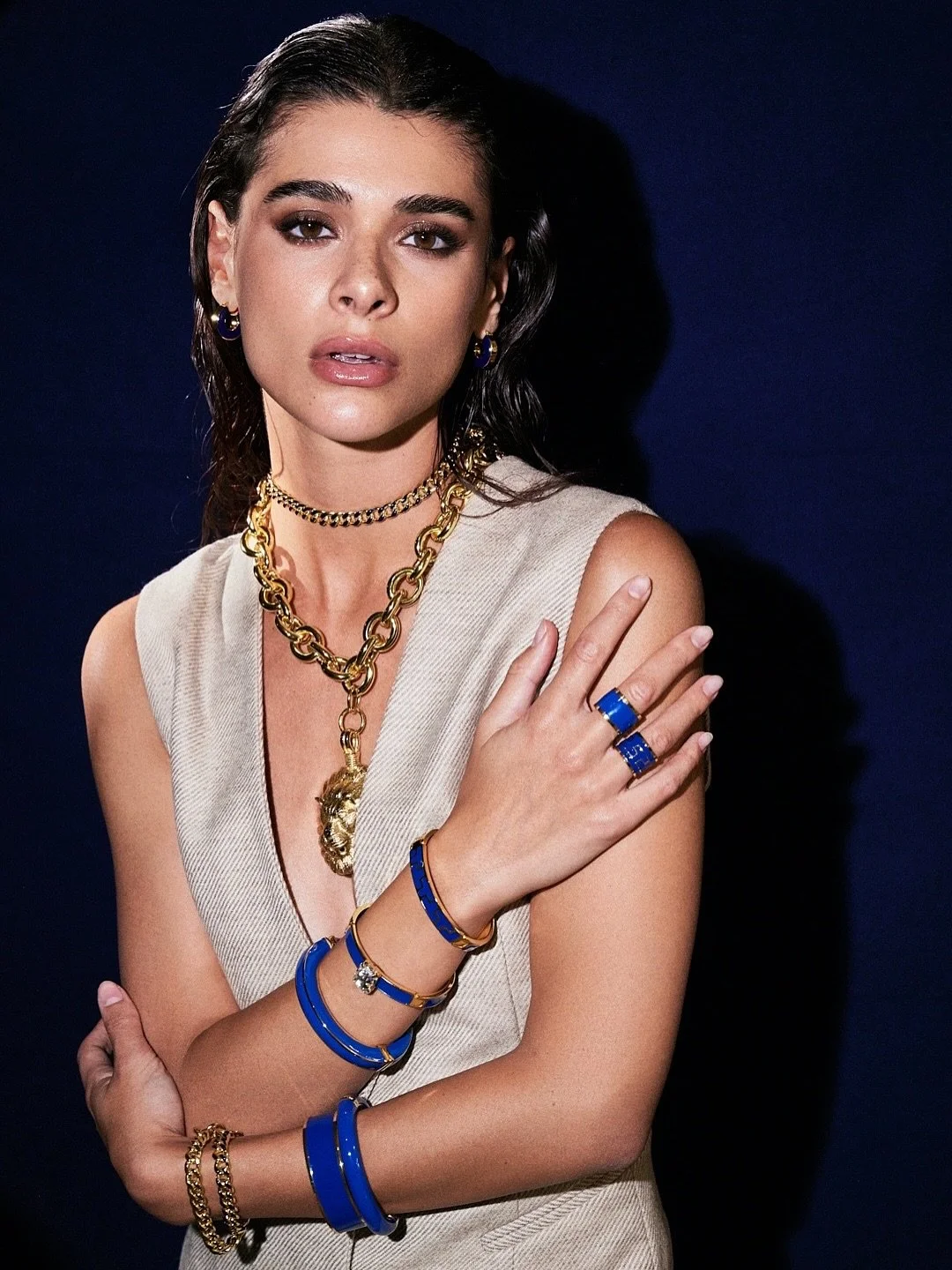 Cosa rende davvero potente un&rsquo;immagine?

Non &egrave; solo il bello. &Egrave; la storia che riesce a raccontare in un secondo.

Queste foto per Francesca Bianchi non sono solo gioielli scintillanti o modelle perfette. Sono energia, carattere, s