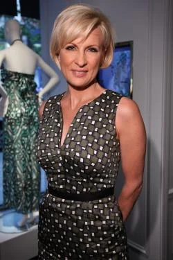 Female Anchors Sleeveless Trend
