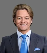 Weatherman Sues LA Station Over Hiring Hotties