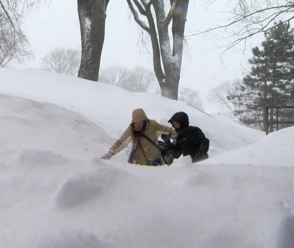 Reporter Saves Pregnant Women Stuck in Snowstorm, while covering story of Another Pregnant Woman Stuck in Snowstorm