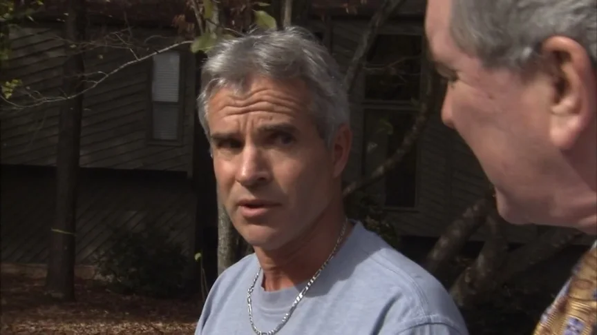 Man Fakes being TV Reporter to Get Free Stuff