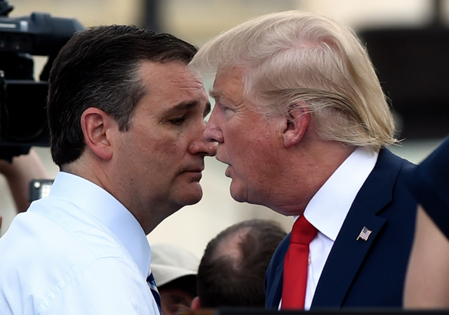 Donald Trump, Ted Cruz get in Twitter Fight 