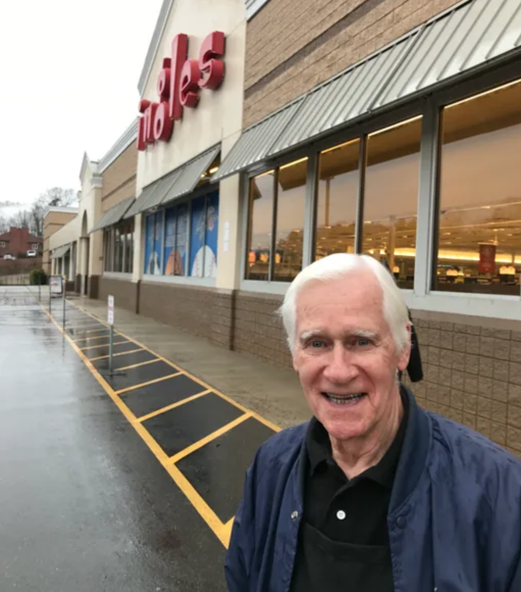 Former Sinclair Weatherman Now Bagging Groceries 