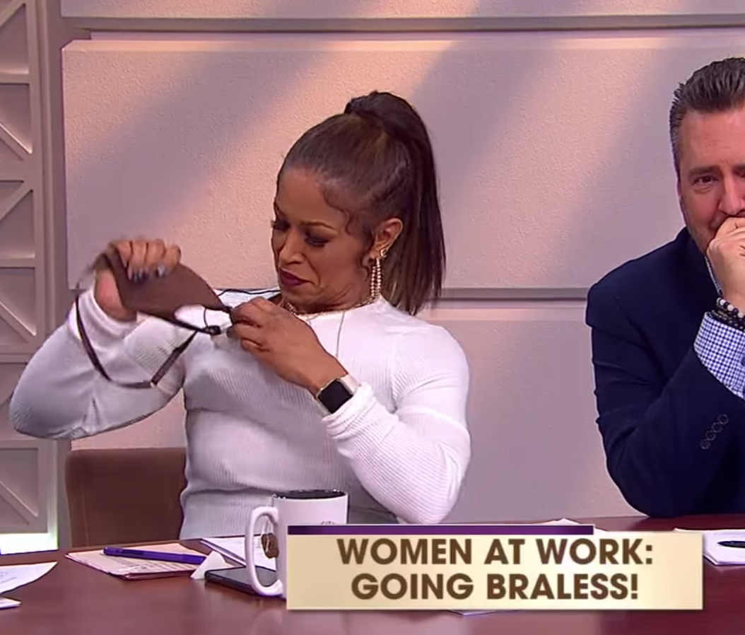 Chicago Anchor Takes Off Her Bra Live On Air 