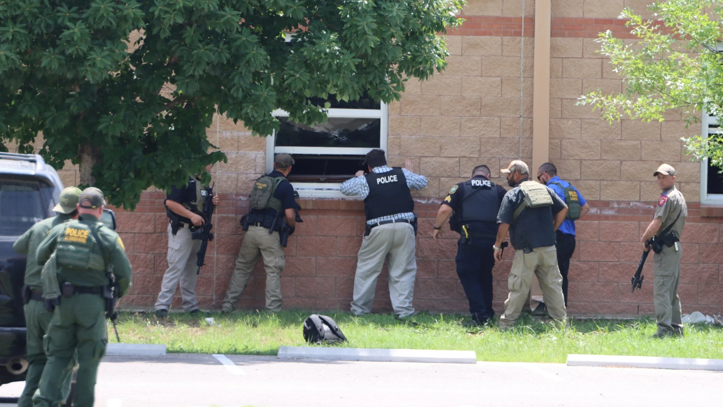 Cops Block Reporter's Access in Uvalde, TX