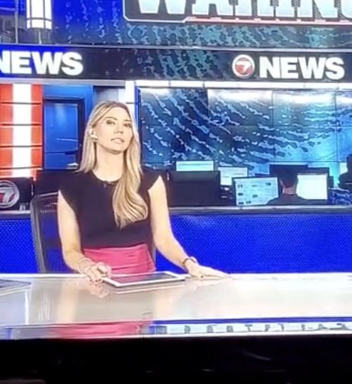 When Your Co-Anchor is Not Paying Attention 