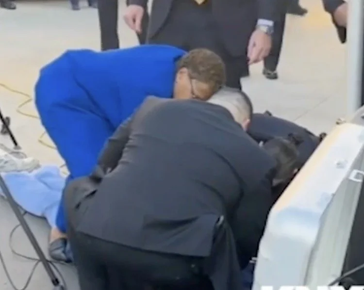LA Mayor Steps in to Help News Photographer that Collapsed
