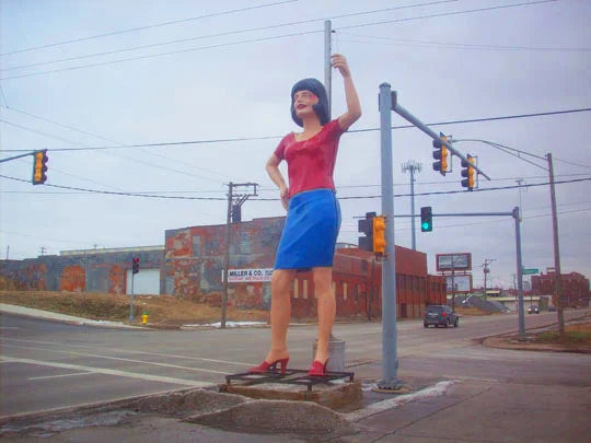 2. plazatirewoman_dec26.jpg