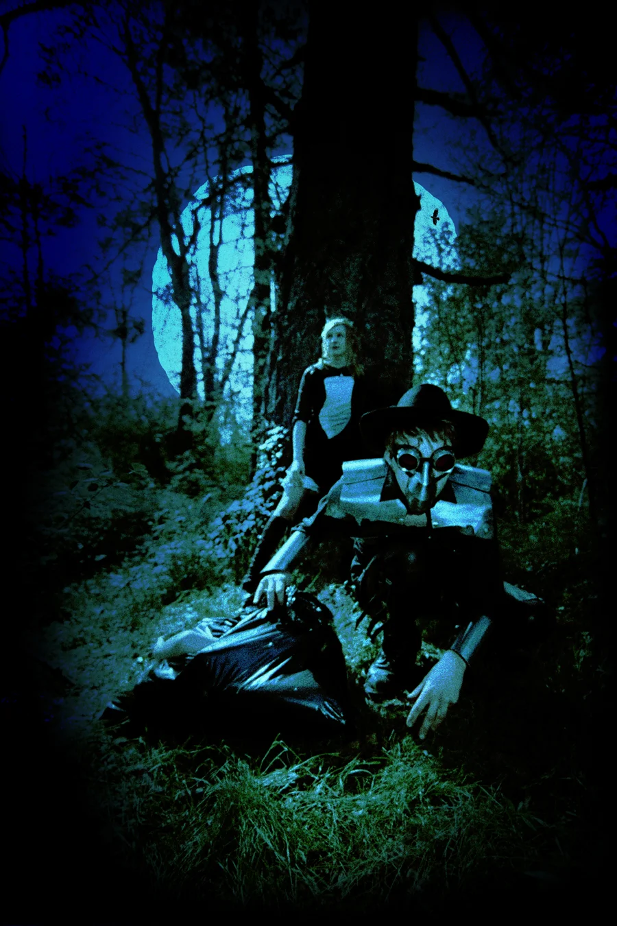 WEBHankandLilyFullMoon_photo©EmmaCrowe.jpg