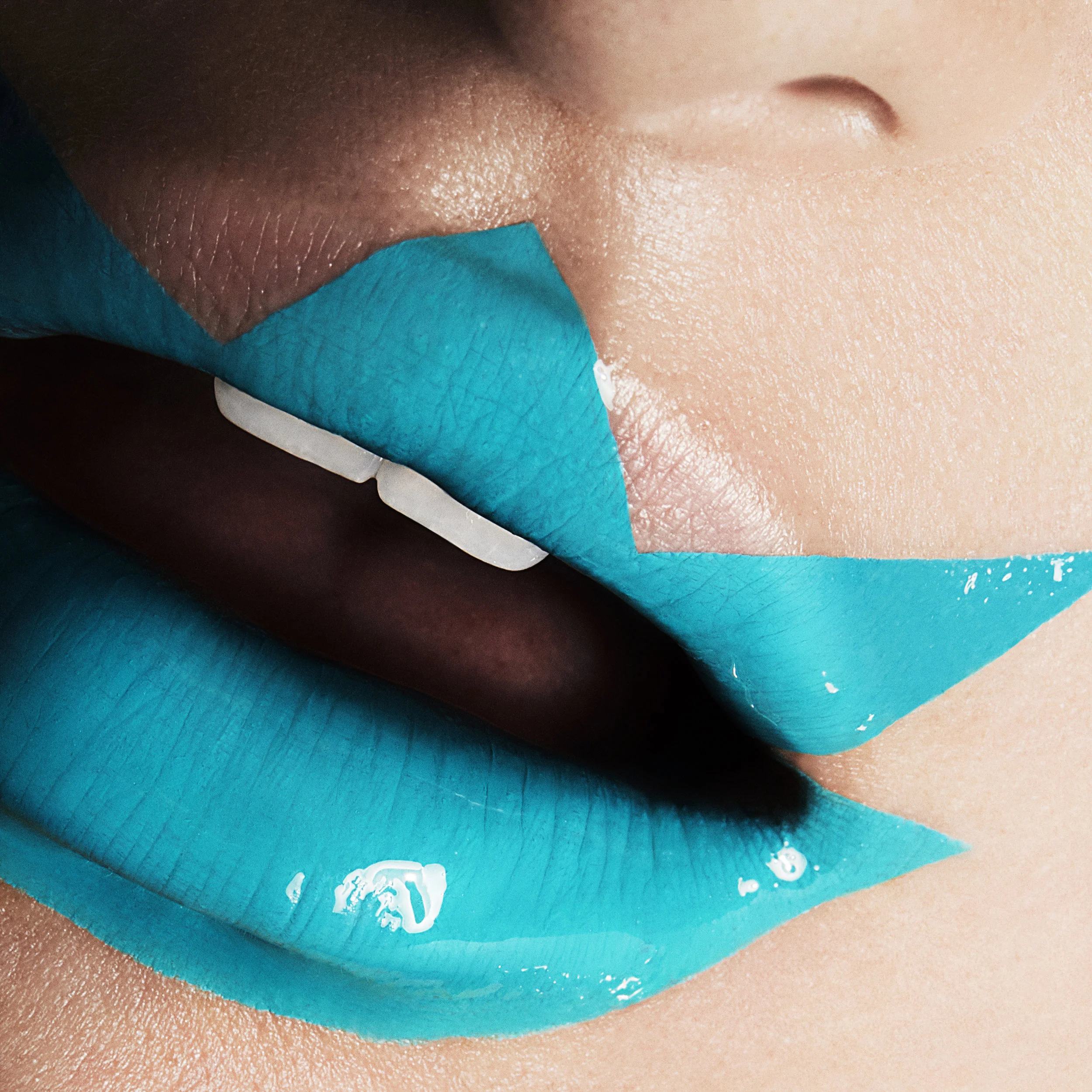Overdrawn_Lips_02_056.jpg