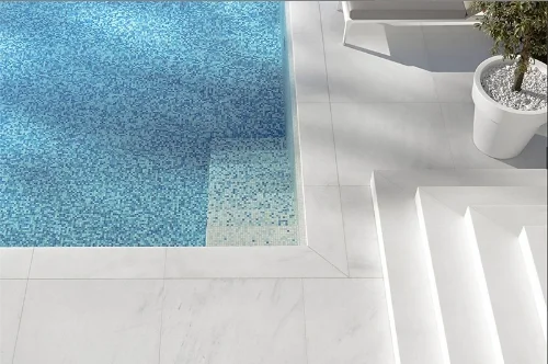 Light pavers reflect the intense glare of the QLD sun.