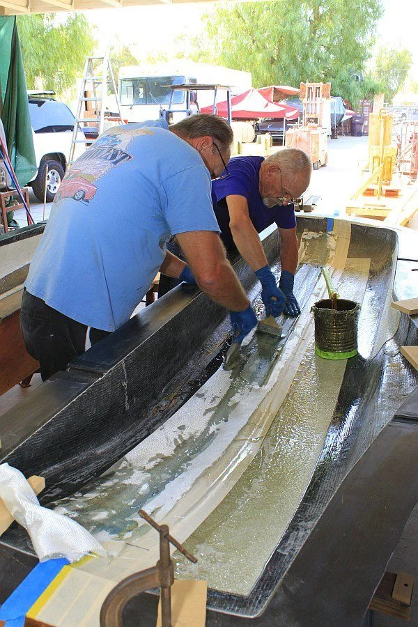 2012-09-04 01 streamliner body glassing in a flange.jpg