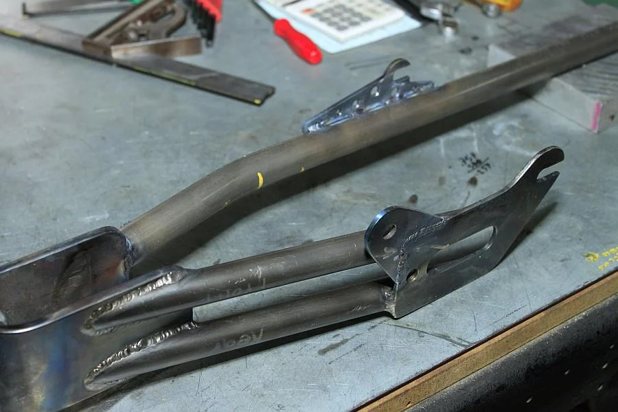 2012-09-06 11 streamliner subframe fork narrow stanchion.jpg
