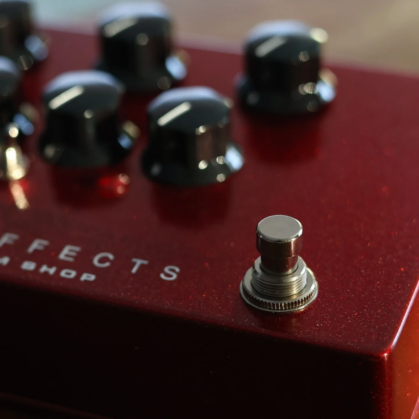 If only I could photograph how stunning this looks in person&hellip; 

Custom Shop KV2 > Soothsayer in a killer Red Sparkle 1590DD with fluted knobs, knurled footswitch nuts, and red fresnel lens LEDs. 

In stock and available now at https://www.a