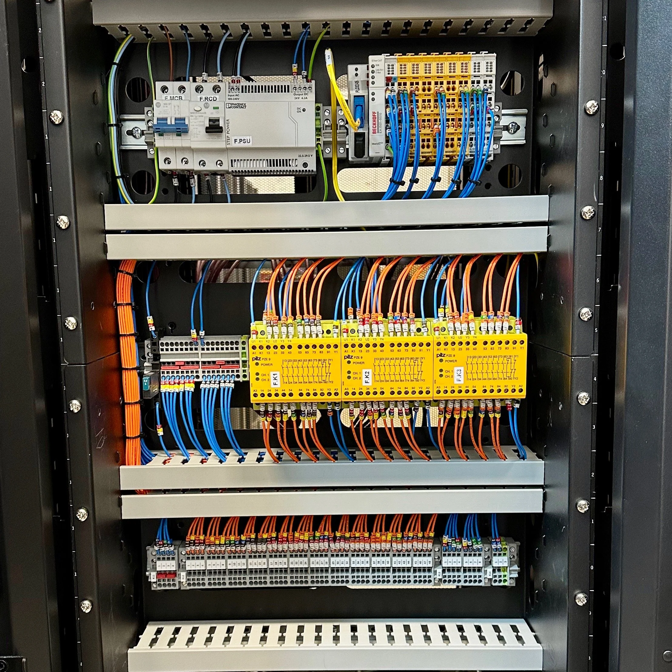 6 - TR-W Rack - 3.jpeg