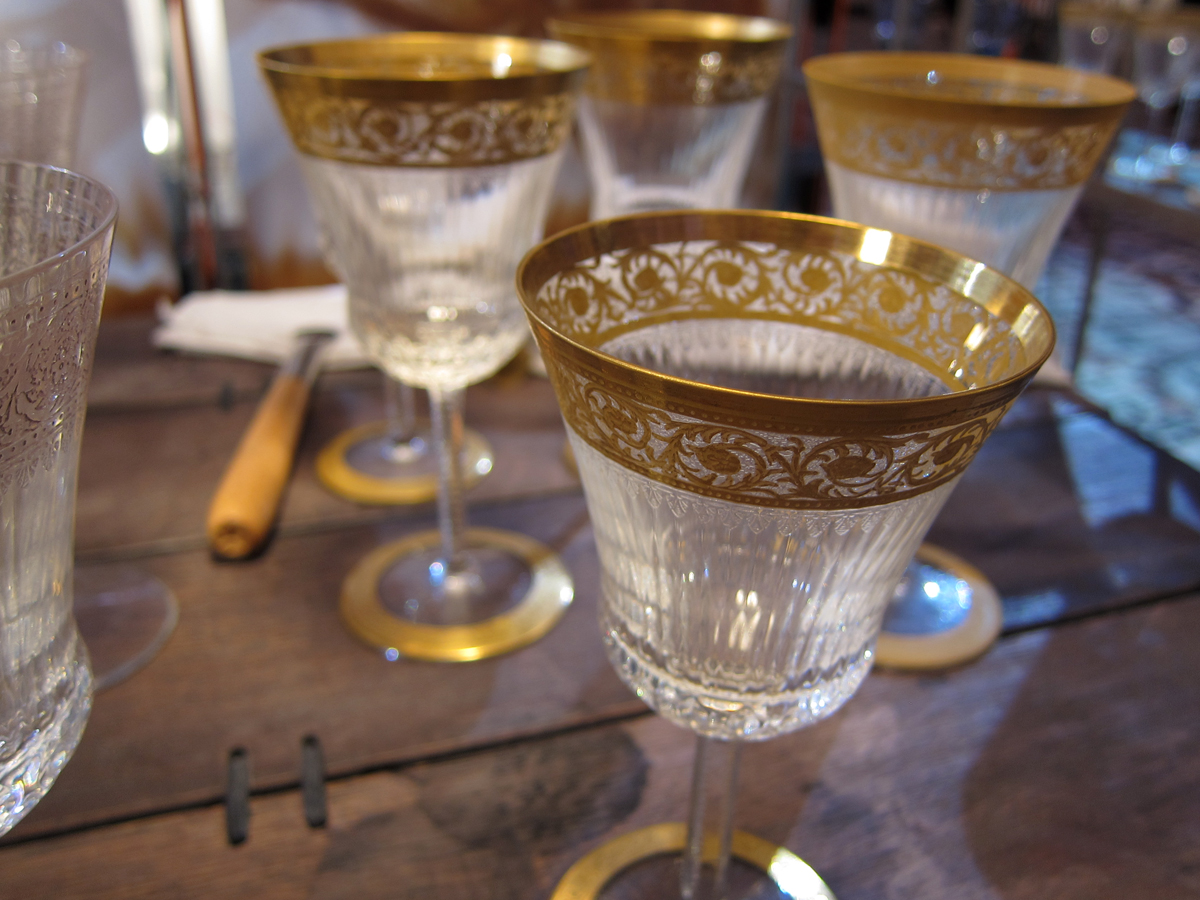 Each gilded glass is hand painted.