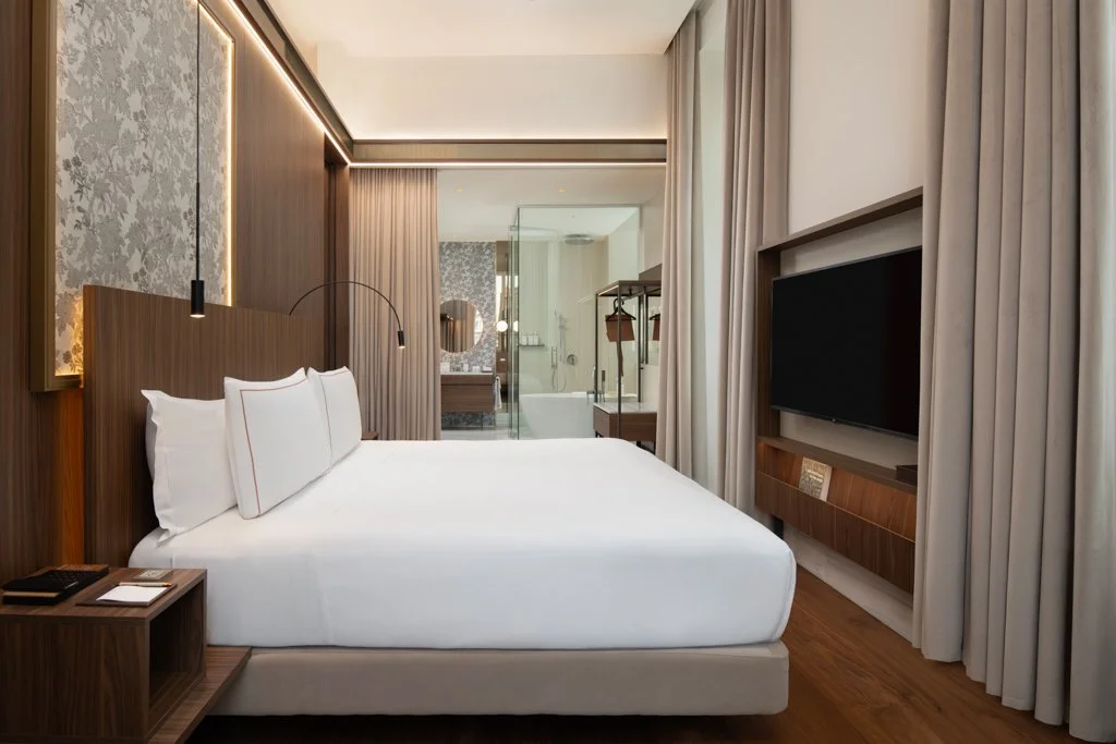 palazzo-cordusio-melia-connecting-room-desk.jpg