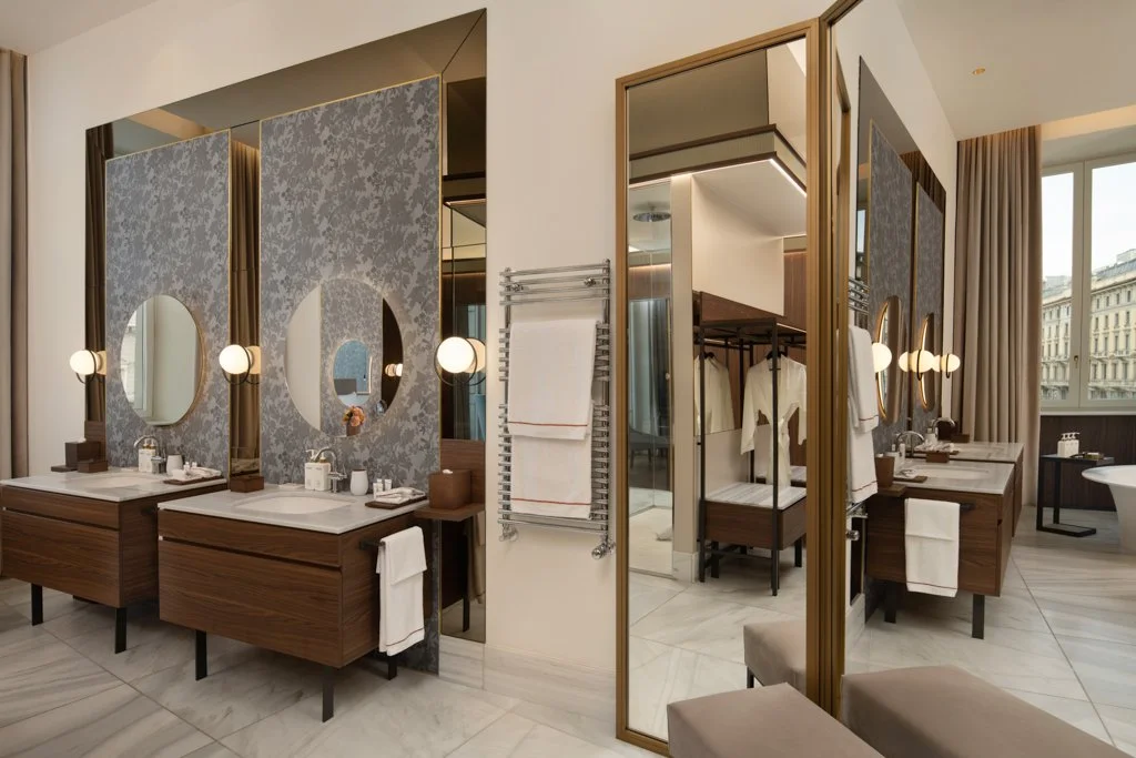 palazzo-cordusio-melia-main-bathroom-reflection.jpg