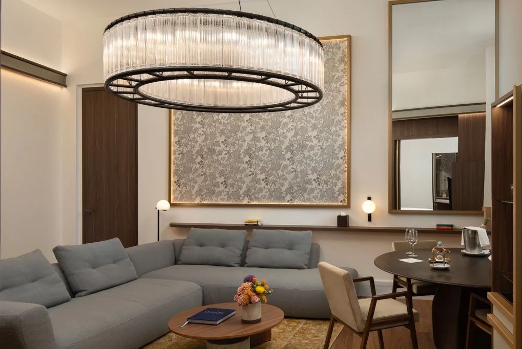 Quarto contemporâneo de hotel em Portugal.jpg