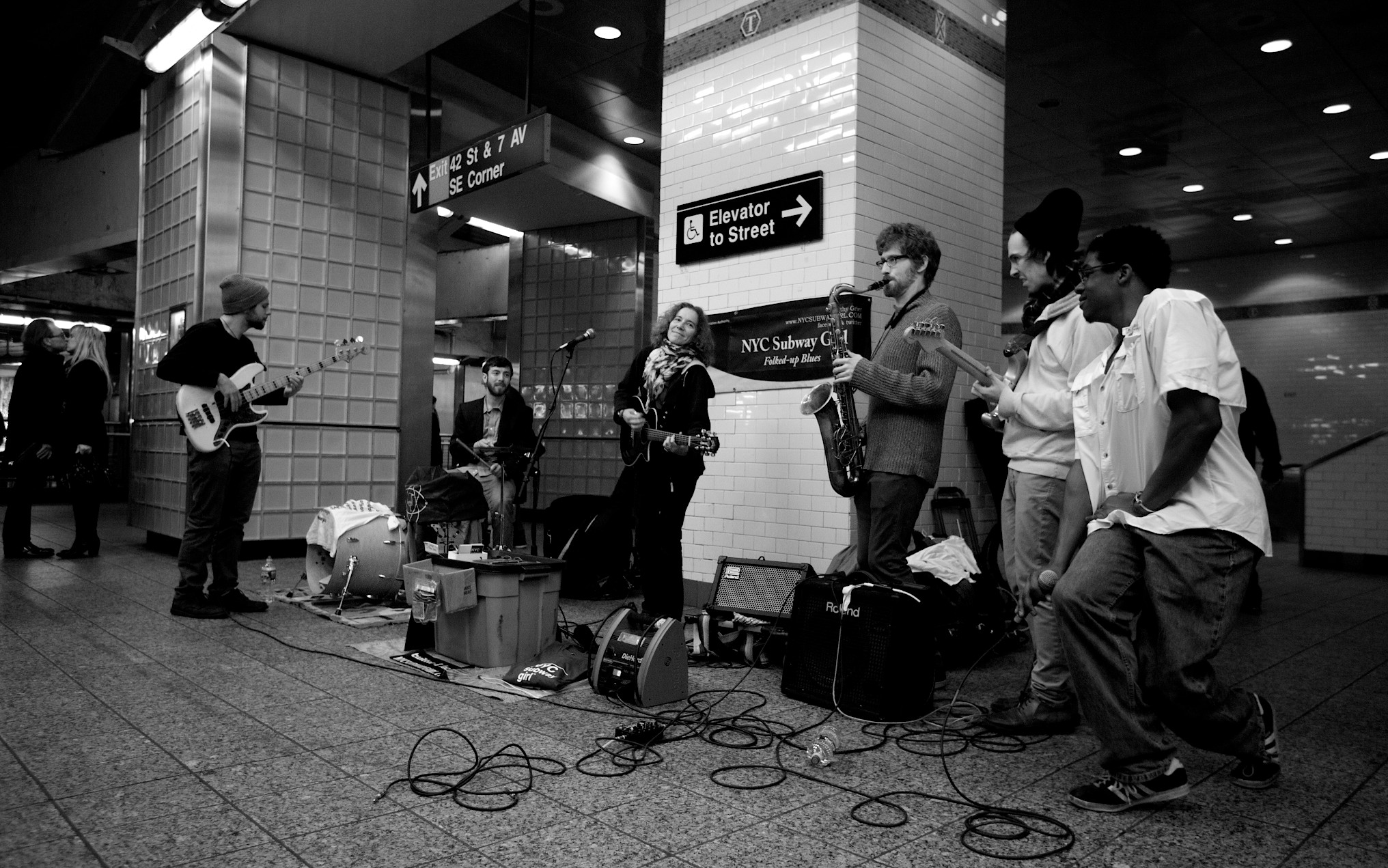 2012-11-29 - Times SQ - Nousha Salimi - Yesnoyes jam - IMG_9337.jpg