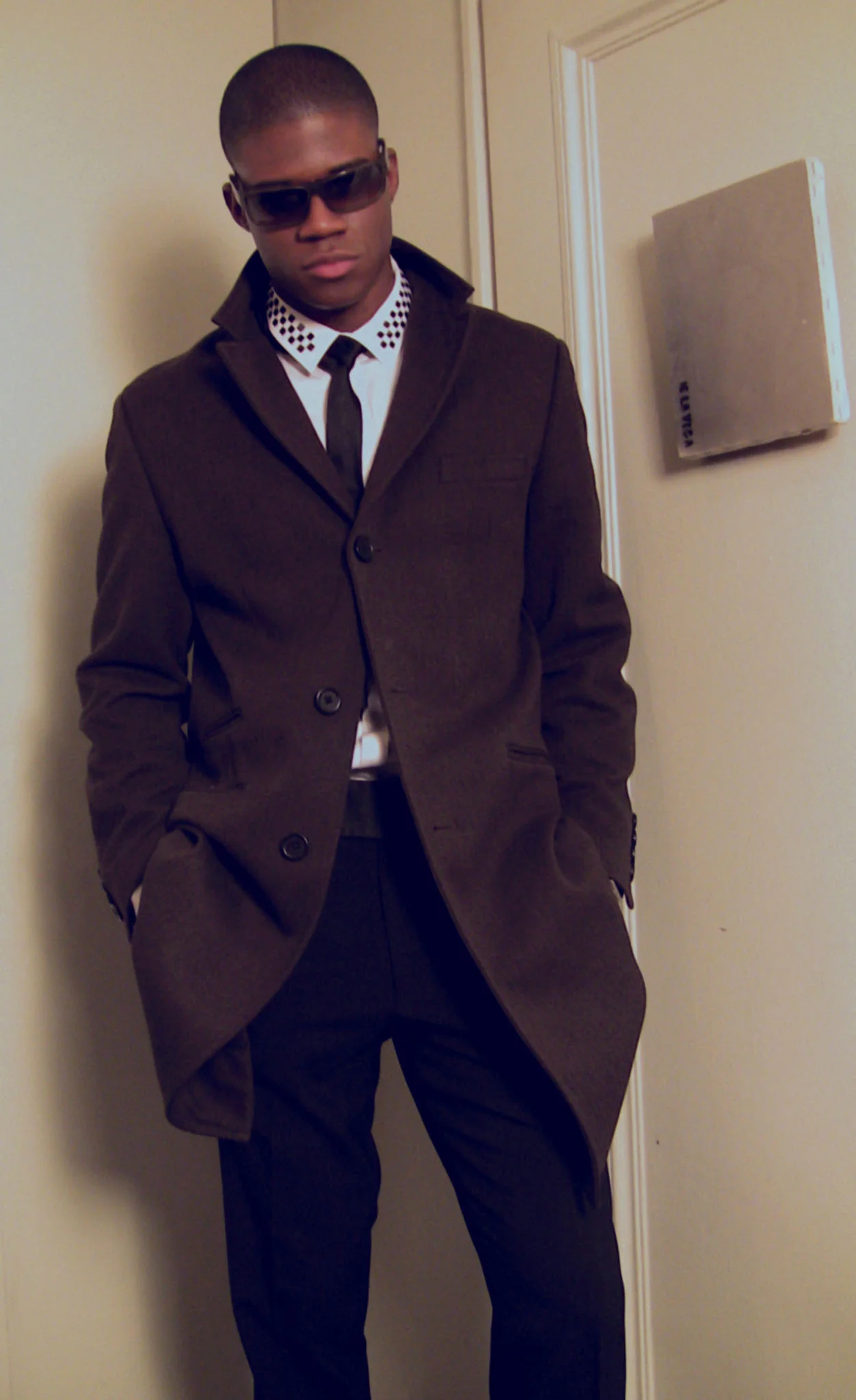  Height&nbsp;6' 2"  Suit&nbsp;40L  Waist&nbsp;31"  Inseam&nbsp;32"  Shoes 11  Hair black  Eyes brown 