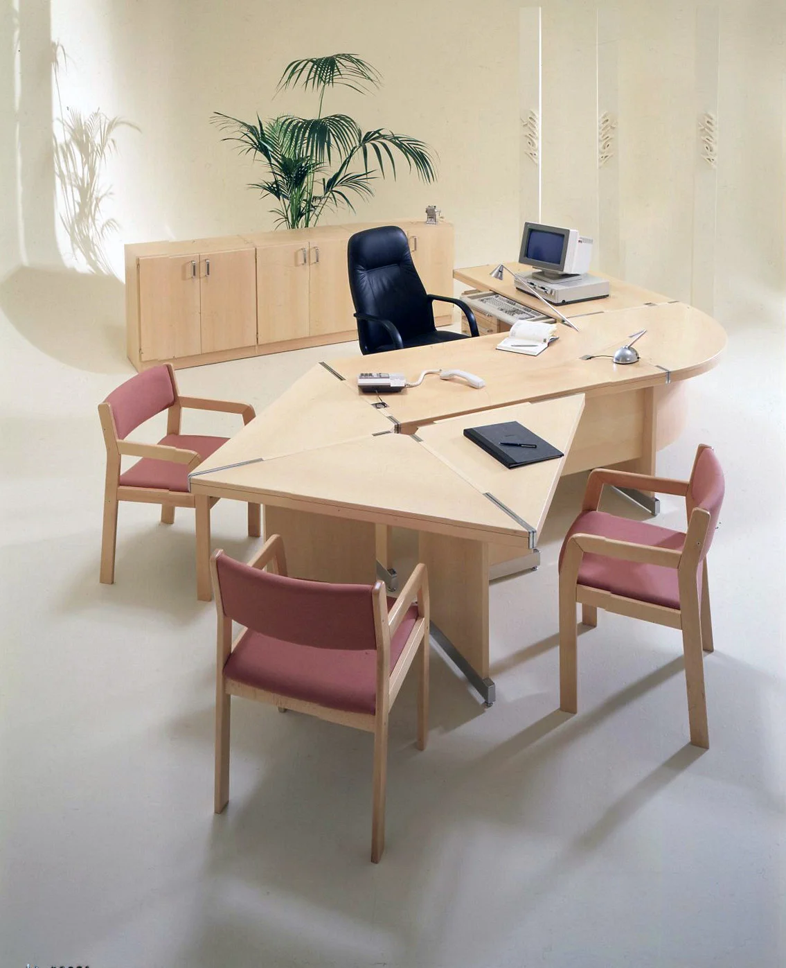 "Sería" office furniture / skrifstofuhúsgögn