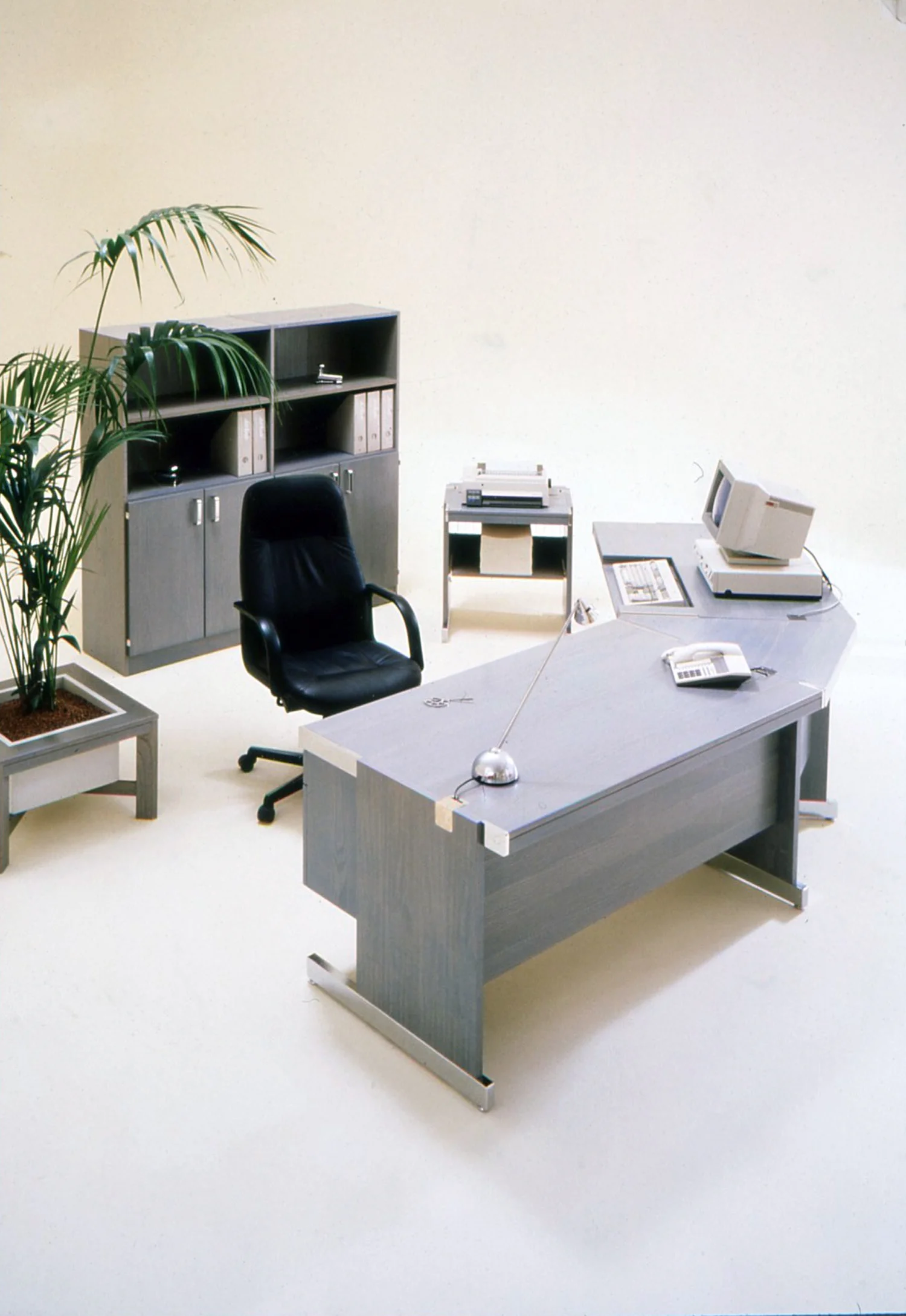 "Sería" office furniture / skrifstofuhúsgögn