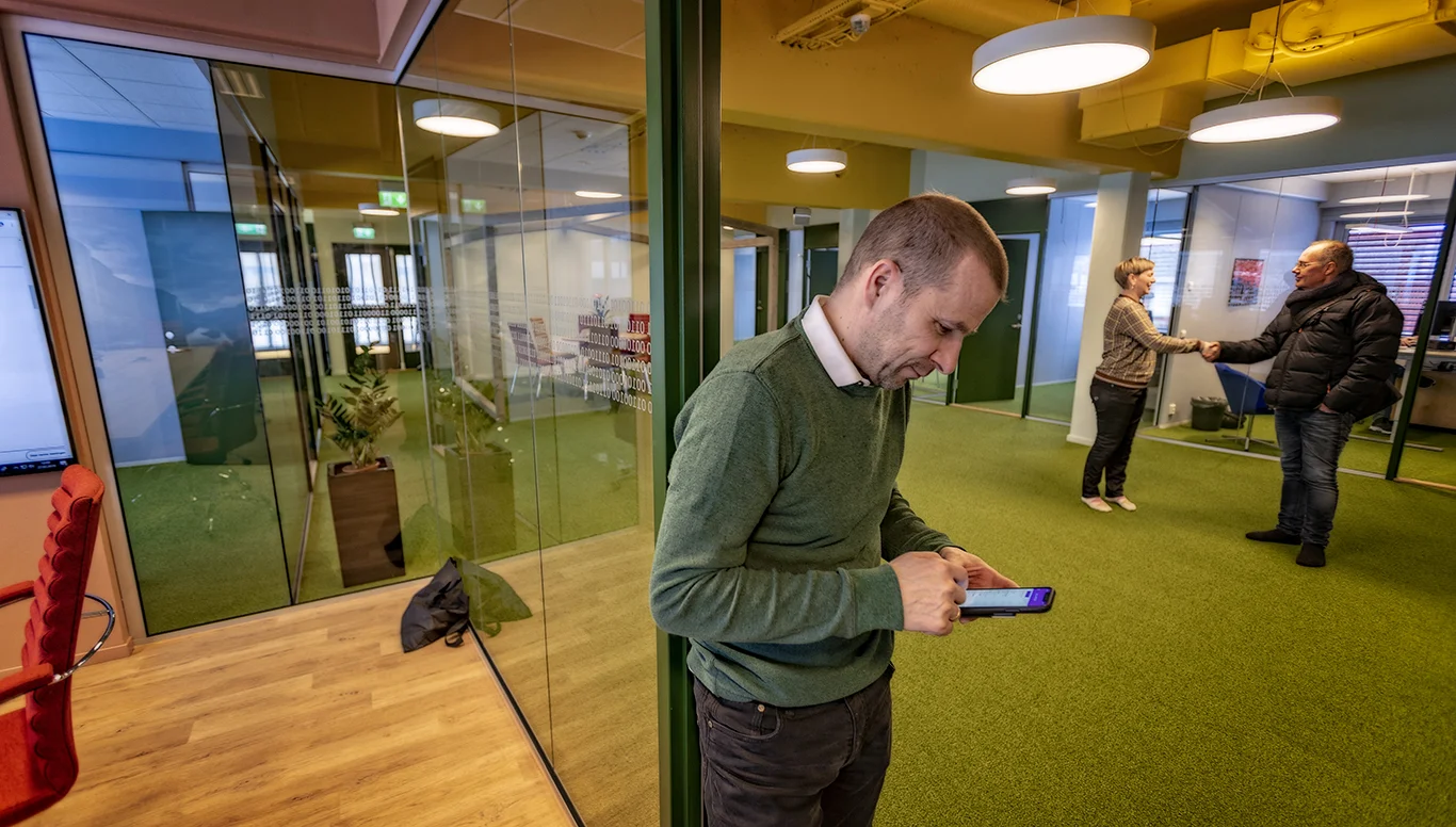 - Da fargedesigneren Dagny Thurmann-Moe fra Oslo skulle holde en tale, tenkte jeg at dette var en god anledning til å heller sjekke e-posten enn å høre etter, sier gründer Bjørn Tore Hagberg.