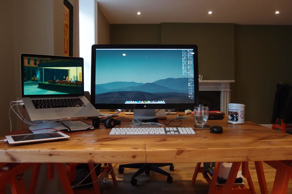chris_desk.jpg