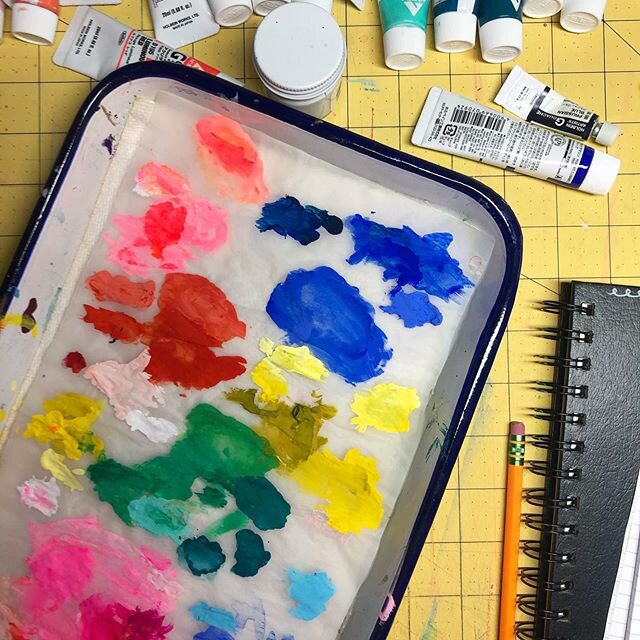 Paint wisdom nugget!
This was something I learned in college and still use it quite often. Painting with acrylic or acryla gouache? Keep it wet with a paper towel!
Wet and place a paper towel (or 3) in the bottoms of a tray. Lay a piece of tracing