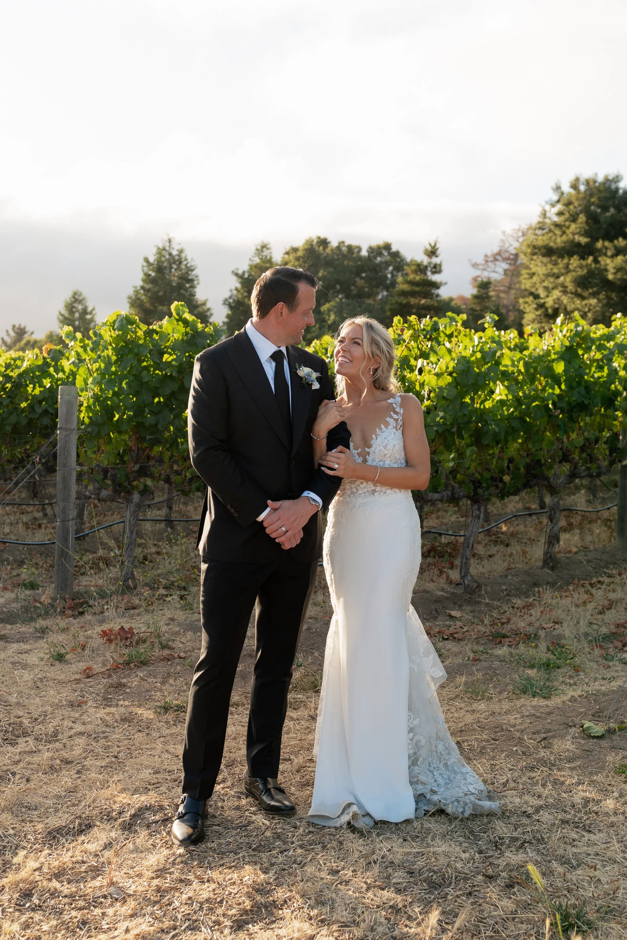 wedding couple in vineyard at bernardus lodge