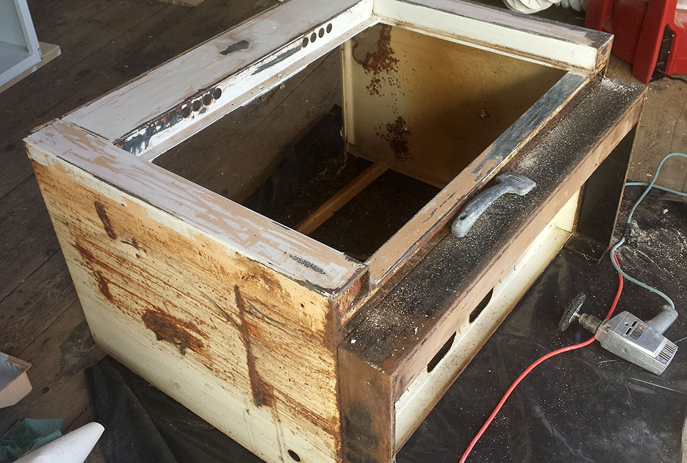 Rusted Sink base, getting cleaned up.