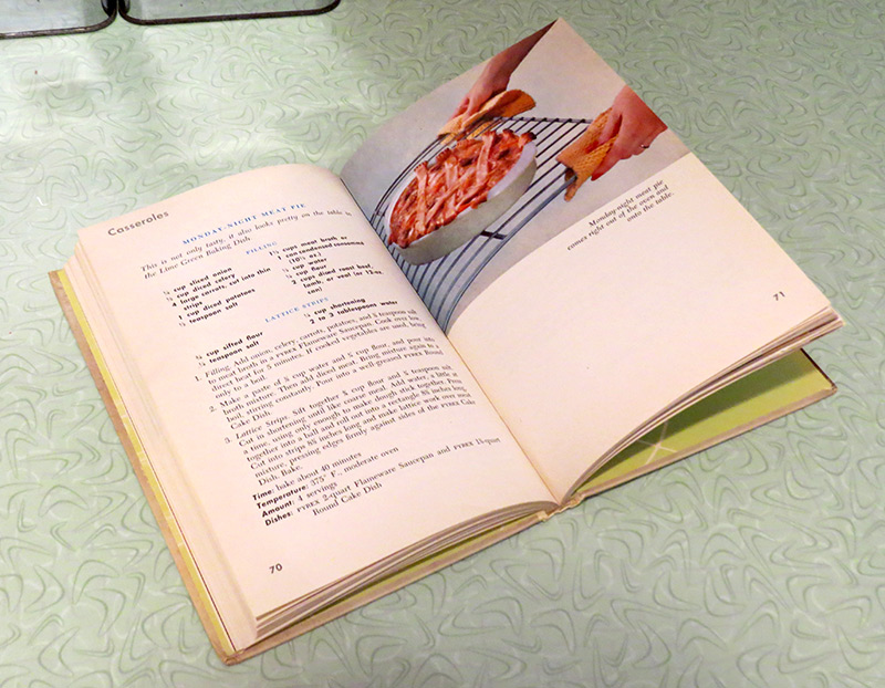 The recipe with a photo of the recommended green baking dish shown.